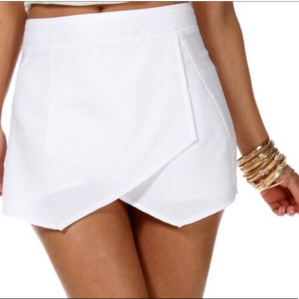White envelope Skort